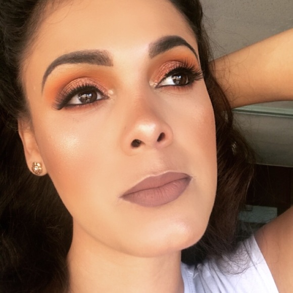 Meet your Posher, Iris - Picture 3 of 4